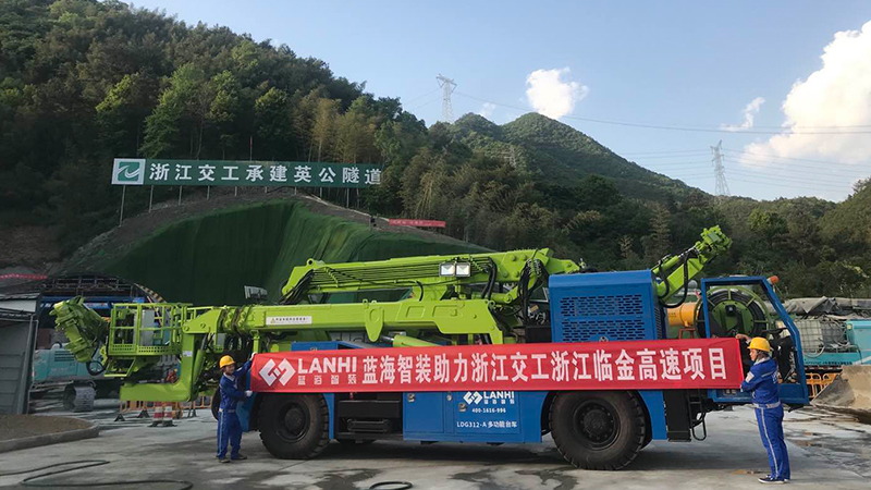 多功能拱架臺車助力浙江臨金高速項(xiàng)目